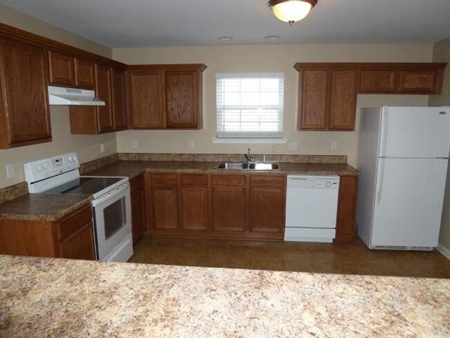 Building Photo - Gorgeous home in the Windhaven Shores Subd...