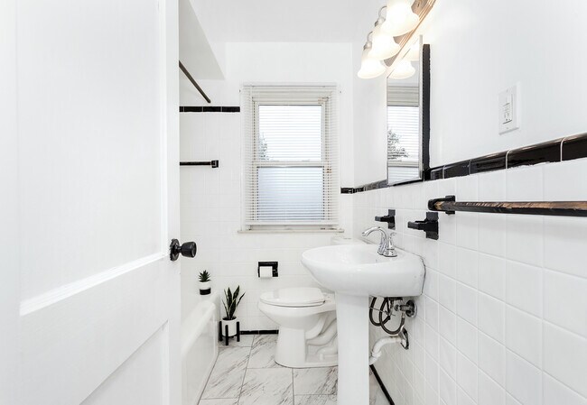 Building Photo - 9238 Artesian St