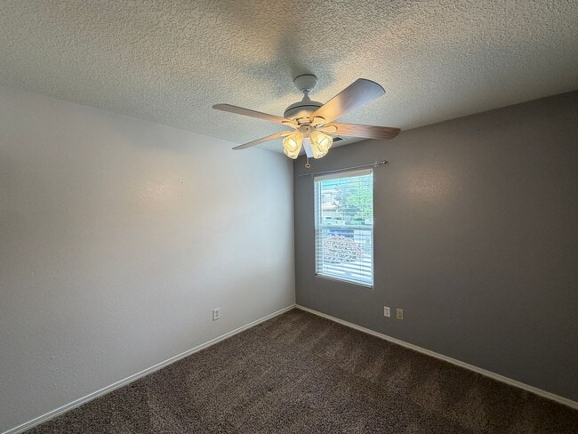 Building Photo - 3 Bedroom Single Story Available Near McMahon Blvd NW & Unser Blvd NW!