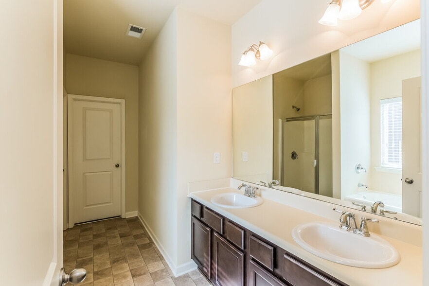 Building Photo - 2960 Nairn Ct