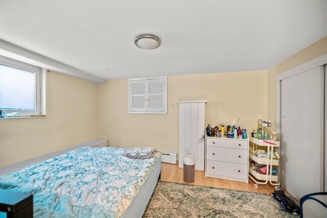 Building Photo - 40 Hauxhurst Ave