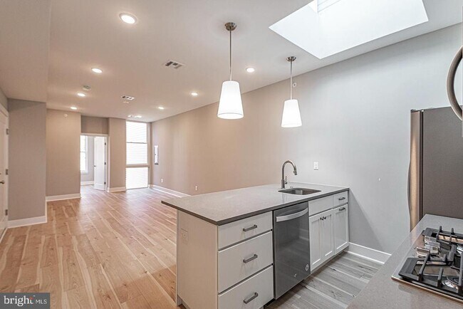 Building Photo - 715 S 51st St