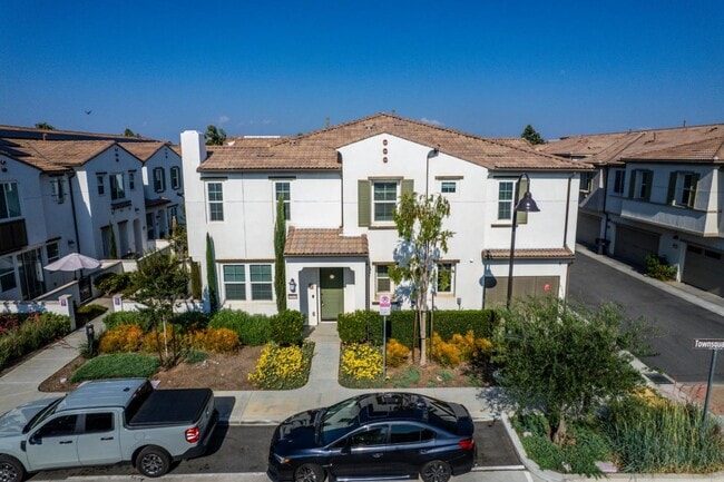 Primary Photo - 30324 Town Square Dr