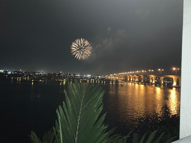 Building Photo - 975 NW Flagler Ave