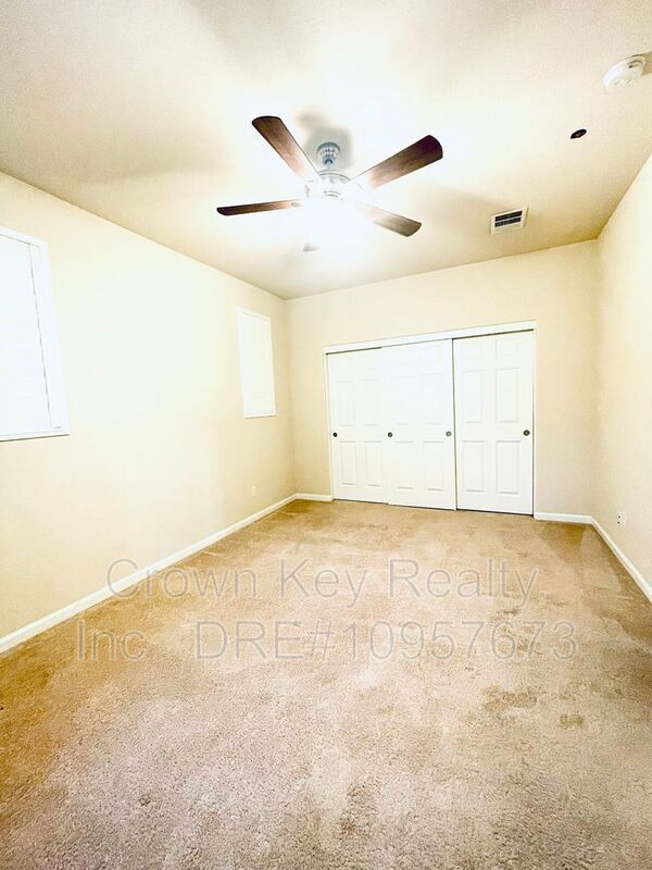 Building Photo - 611 W Strauss Dr