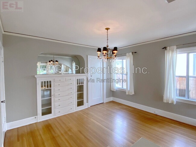 Building Photo - 1203 Poinsettia Dr