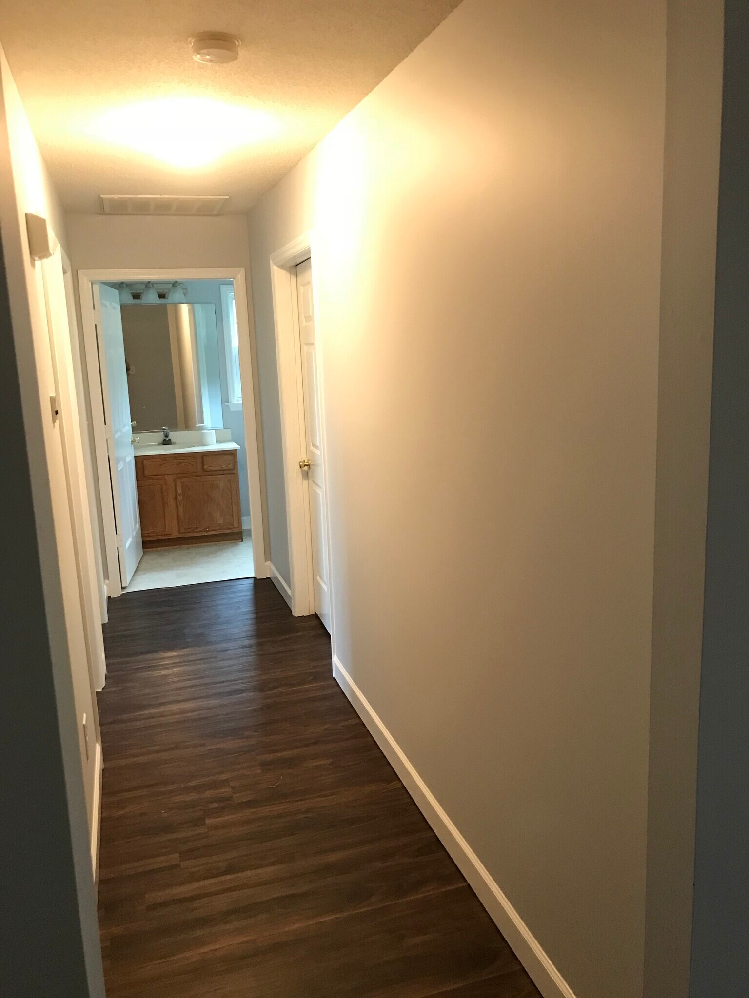 Building Photo - 1950 Hawkcrest Ct