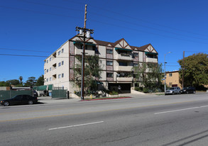 Building Photo - 7601 N Hollywood Way