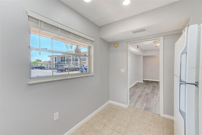 Building Photo - 10280 Imperial Point Dr W