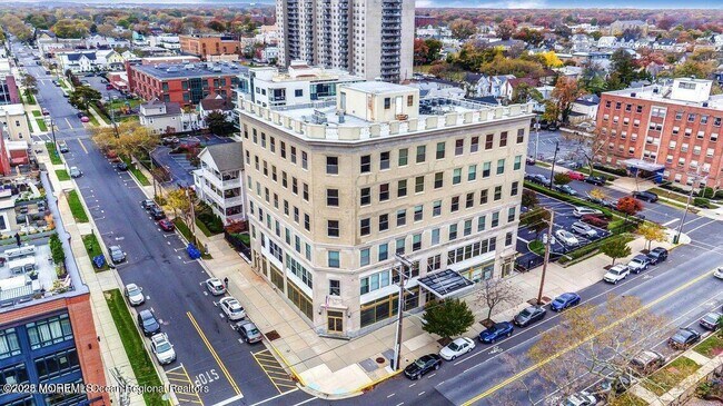 Building Photo - 501 Grand Ave