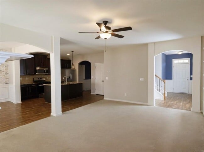 Building Photo - 204 Highland Village Ln