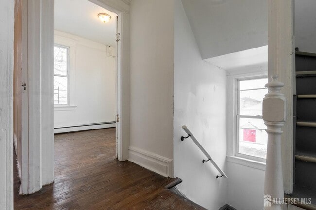 Building Photo - 410 Chadwick Ave