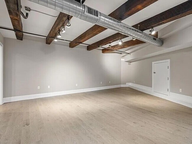Building Photo - 126 N Washington St