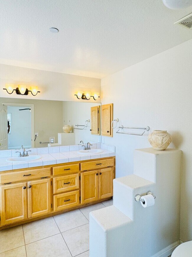 Building Photo - 3Bedroom/2Bathroom Coming soon July 2025!