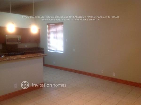 Building Photo - 1319 Camellia Cir