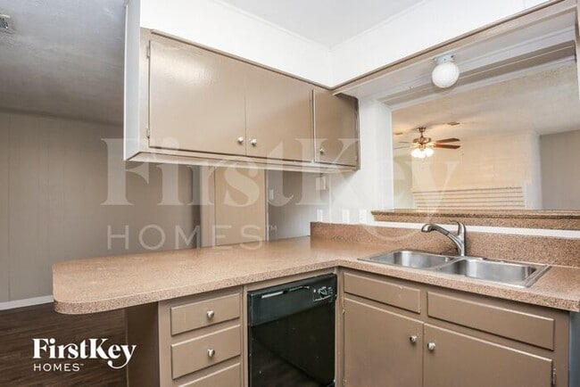 Building Photo - 3500 Coronado Ct
