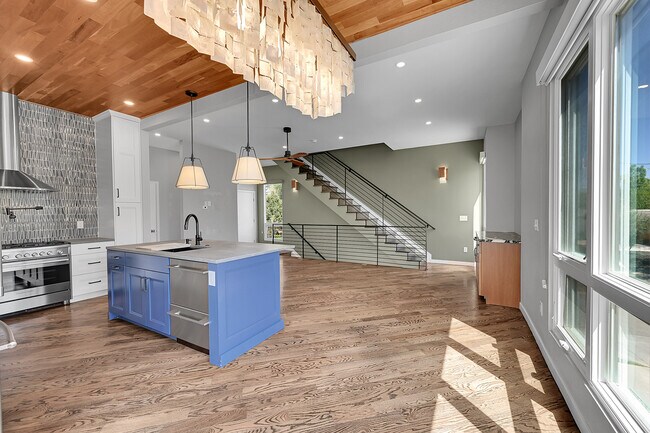 Building Photo - 1208 E Asbury Ave