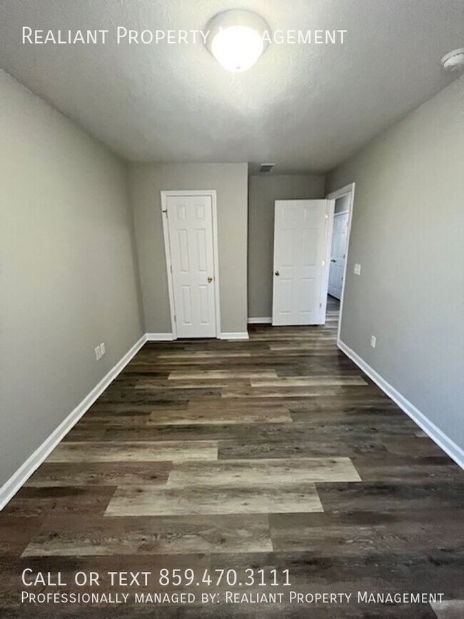 Building Photo - 820 Charles Ave