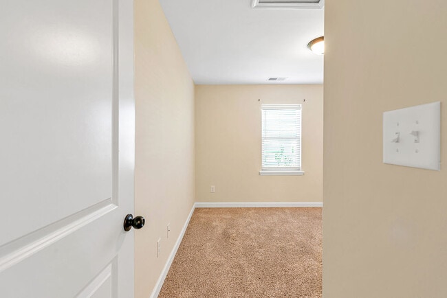 Building Photo - 309 Channel Run Ln
