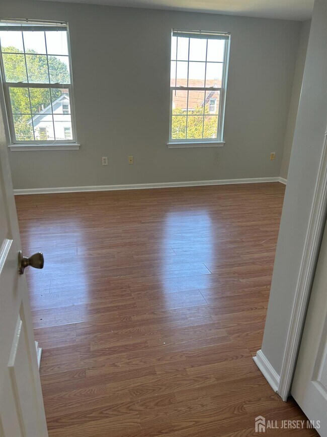 Building Photo - 114B Remsen Ave