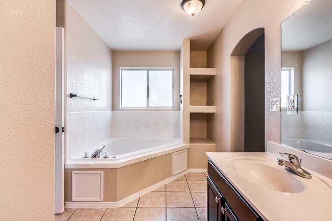 Building Photo - 900 Tecate Pl