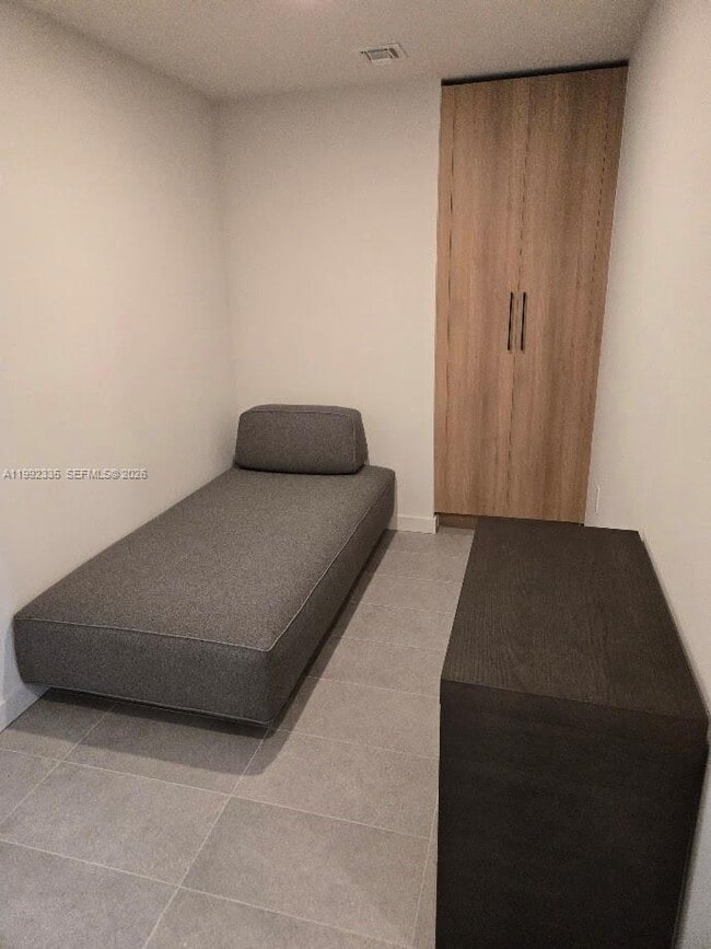 Building Photo - 121 NE 5th St