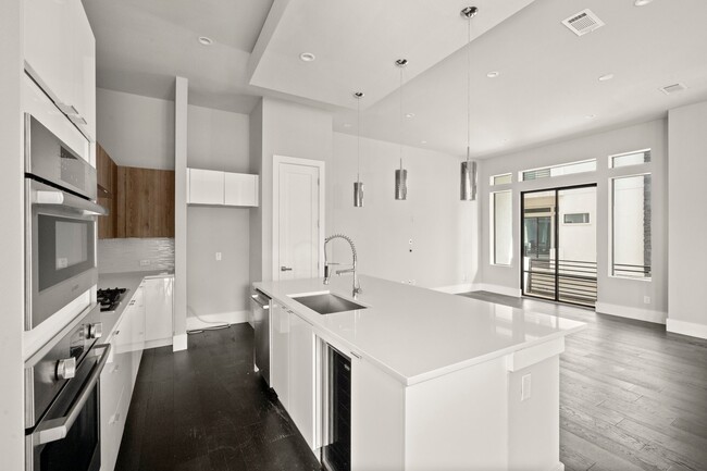 Building Photo - 1615 Wheeler Ave