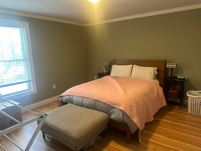 Building Photo - 137 Calumet St