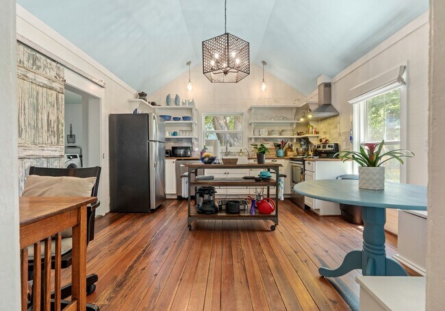 Building Photo - Fully Furnished Cottage in Pittsboro
