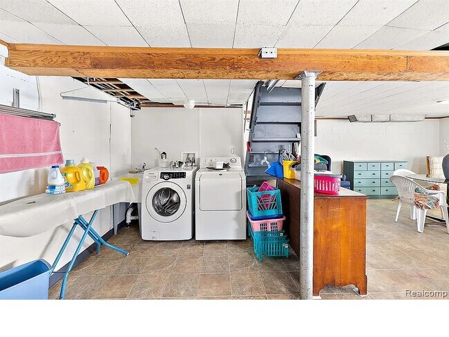 Building Photo - 3819 Island Park Dr