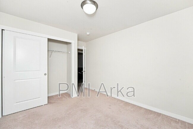 Building Photo - 633 Ilwaco Pl NE