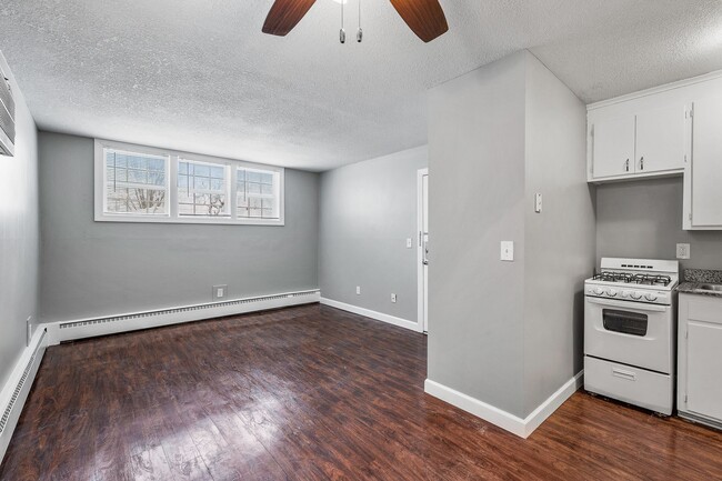 Building Photo - Spacious 1BR/1Bath apartment available Now!