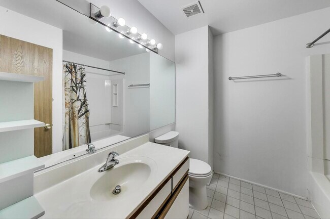Building Photo - 408 Trenton Ct