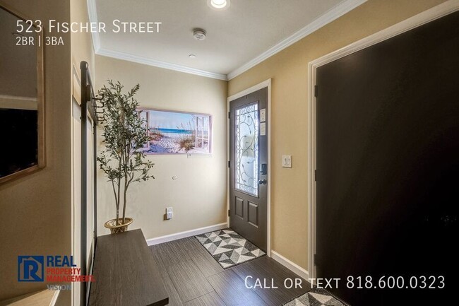 Building Photo - 523 Fischer St