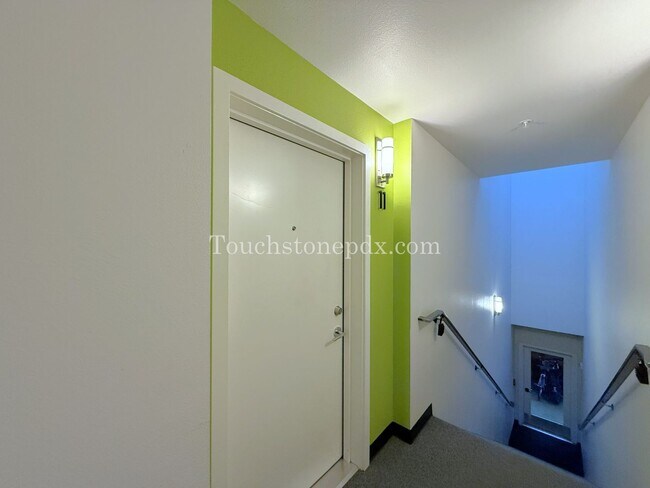 Building Photo - 2nd MONTH RENT FREE!- Contemporary 2 Bedroom, 1.5 Bathroom Apartment, Northeast Portland