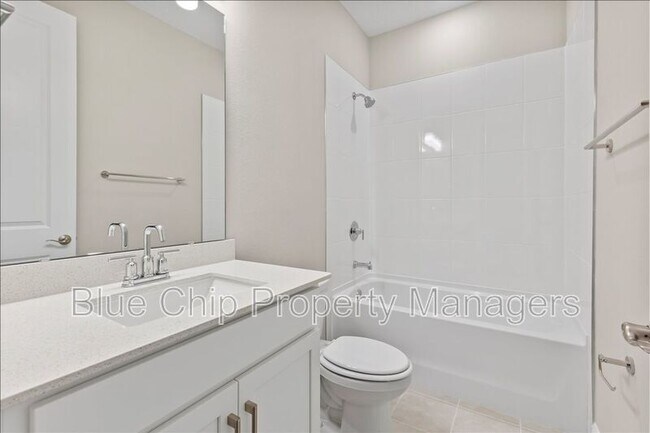 Building Photo - 1229 Pampus Dr