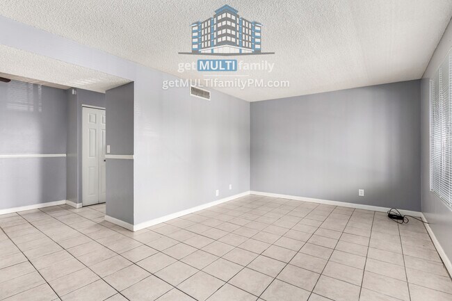 Building Photo - 2413 W Hazelwood St