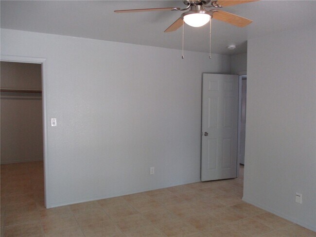 Building Photo - 5112 Amber Sands Dr