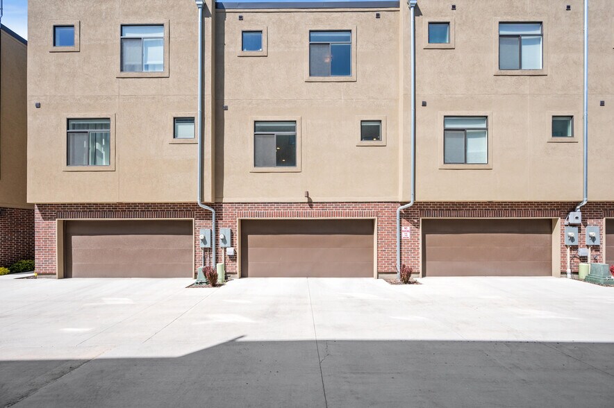 Garage Exterior - 1421 E Komenda Way