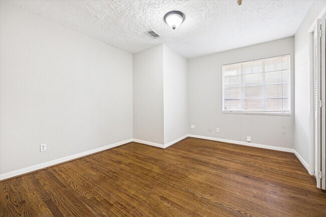 Building Photo - 2712 W Holcombe Blvd