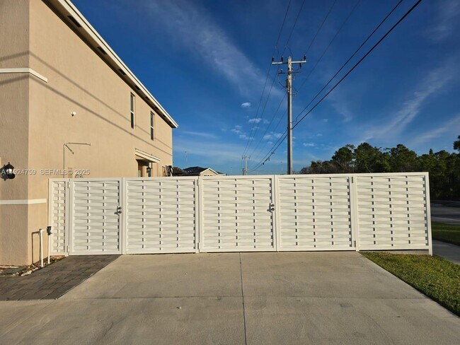 Building Photo - 13201 SW 269th Ter