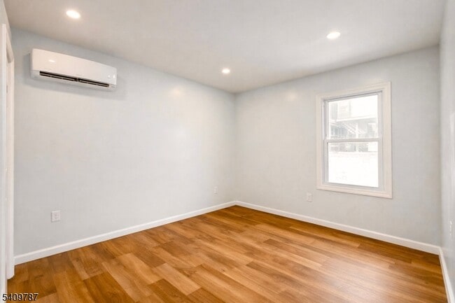 Building Photo - 212 Erie St