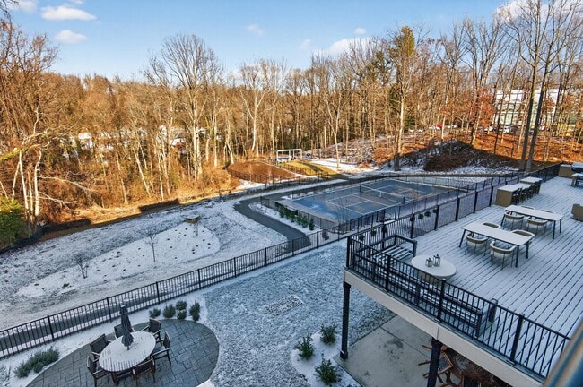 Building Photo - 76 Old Mill Bottom Rd N