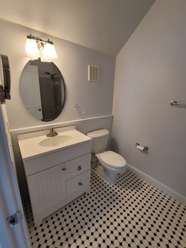 Building Photo - 435 E Freemason St