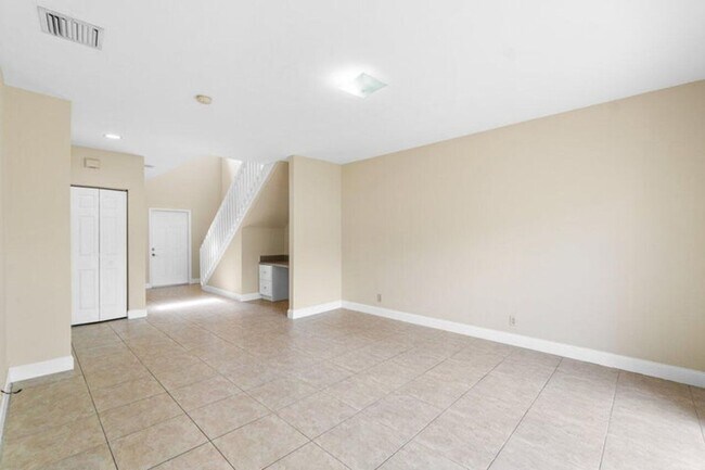 Building Photo - 809 Talia Cir