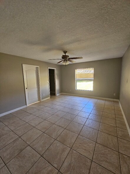 Building Photo - 886 Scenic View Cir