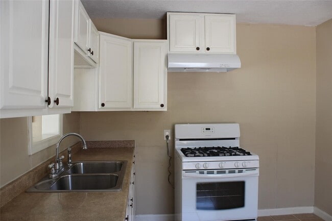 Building Photo - 7739 Greendowns St