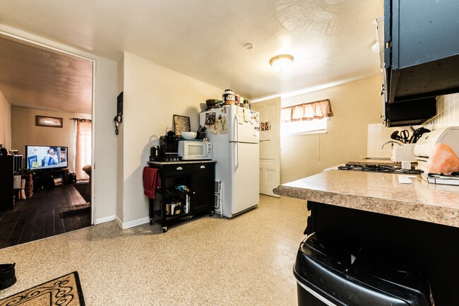 Building Photo - 1028 E Warrington Ave