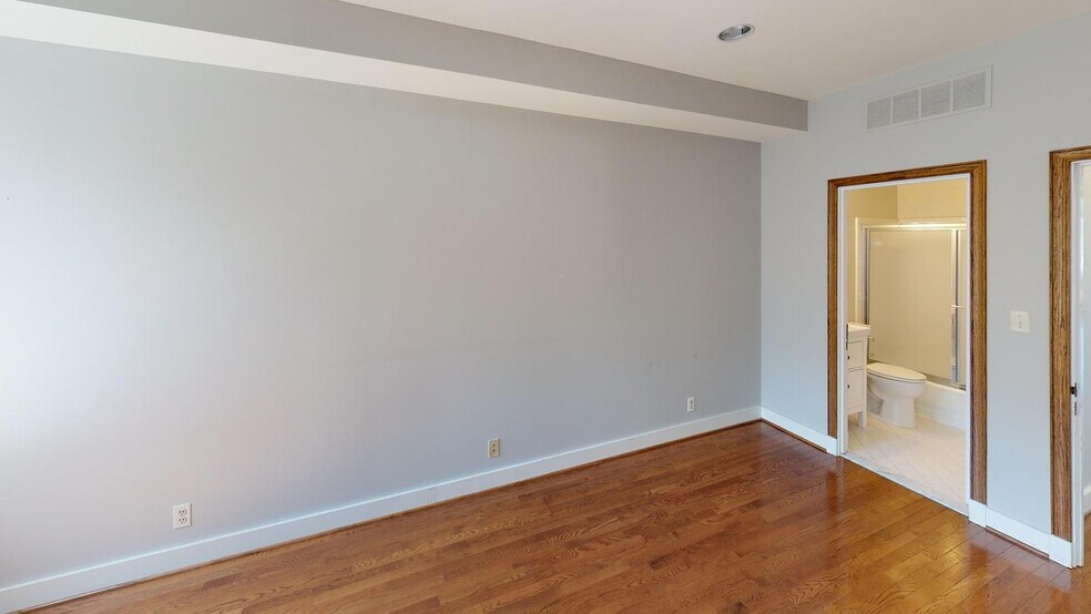 Building Photo - 1412 21st St NW