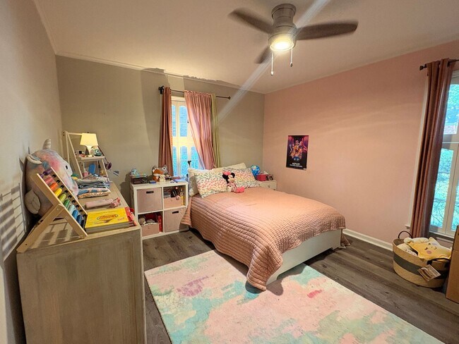 Building Photo - Renovated Home In The Heart Of East Memphis! Fully Fenced Backyard! No Carpet!